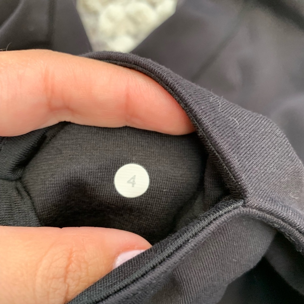 LULULEMON black crops - Picture 4 of 8
